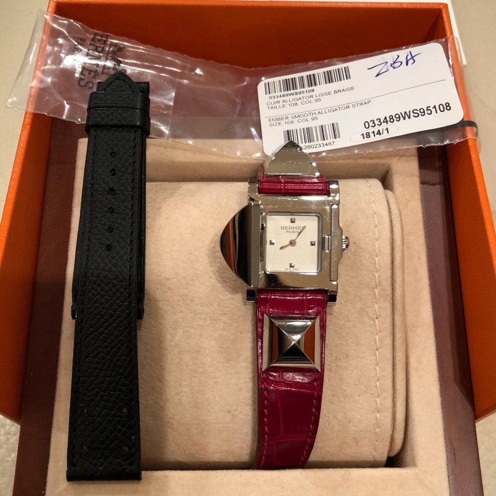 Hermès Medor 23x23mm watch with red gator strap